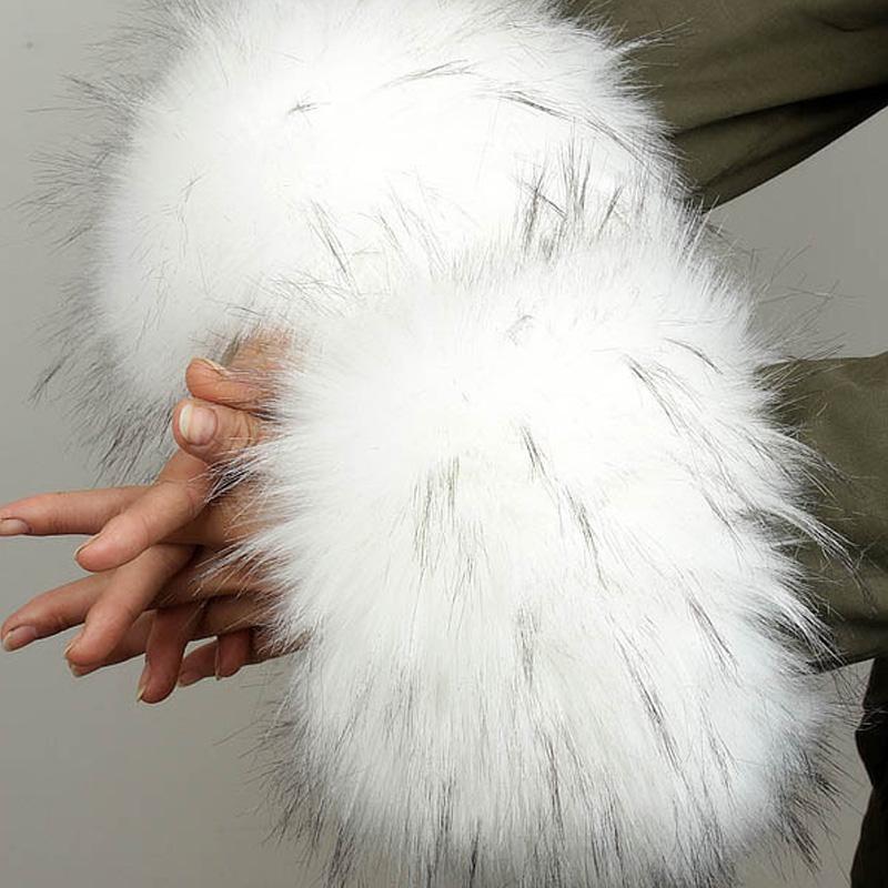 🔥Christmas Sale 🎁🎄-50% OFF-Fashion Imitation Rabbit Fur Bracelet Cuff Wrist Sleeve